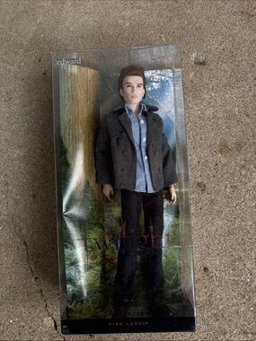 NIB Twilight Edward - Barbie